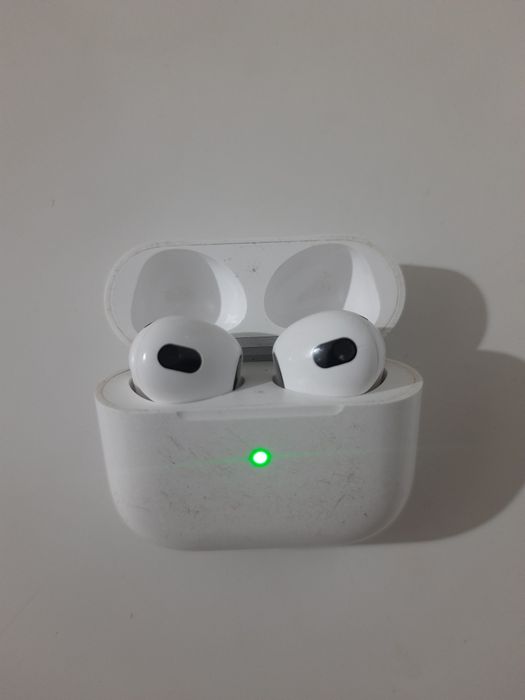 Наушник Аирподс..