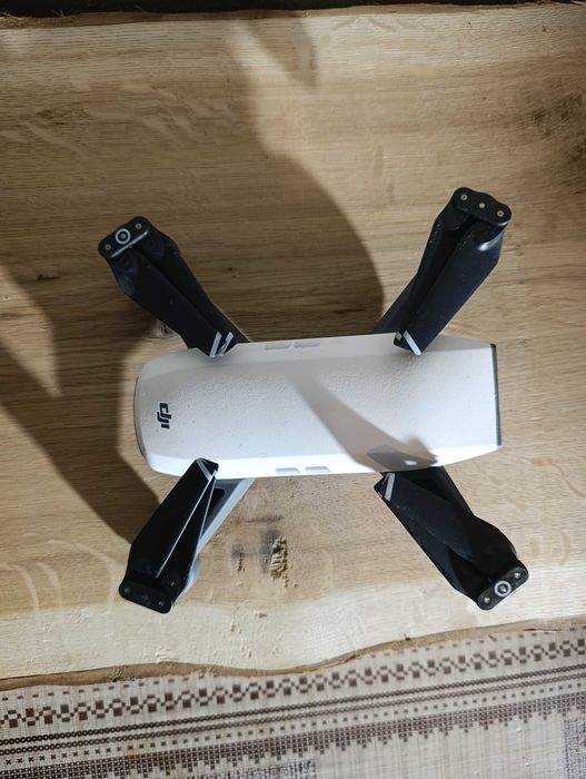Pachetul DJI Spark Fly More Combo cu 4 baterii