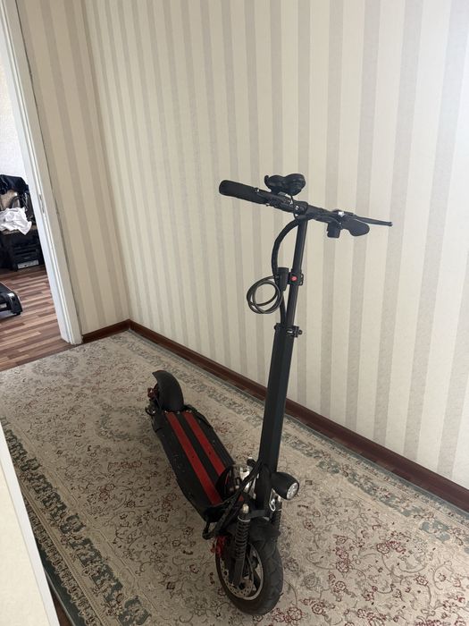Электросамокат.