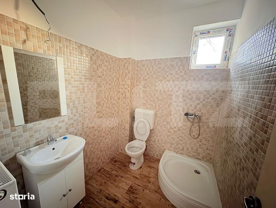 Casa de vanzare, 534 mp, teren 16.351 mp, zona Sud-Est