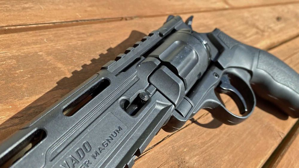 Pistol MAX JOULI semi automat, modificat, pentru combatere daunatoare