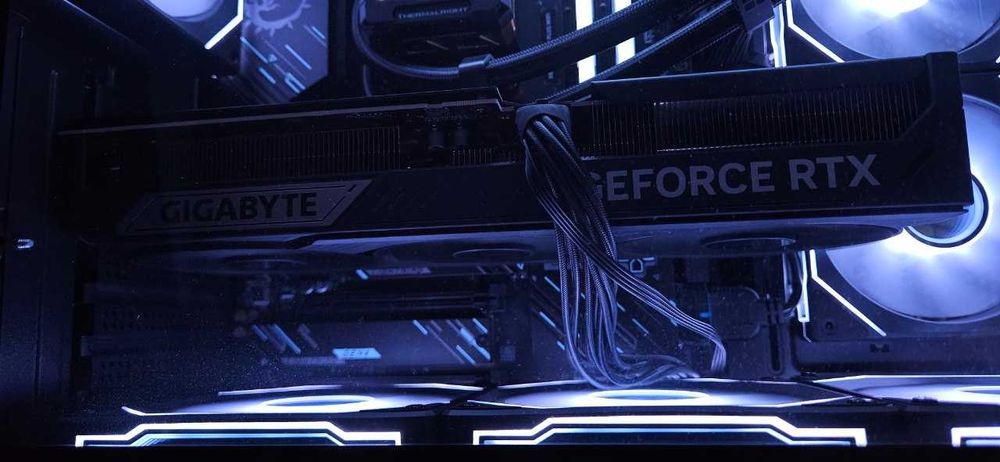 GIGABYTE RTX 5080 WINDORCE OC SFF 16G с 3г. Гаранция