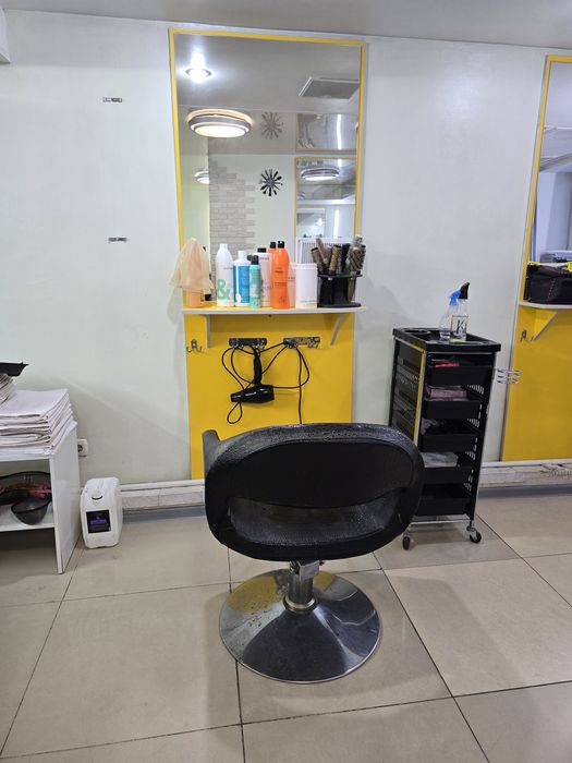 Сдаётся место для парикмахера