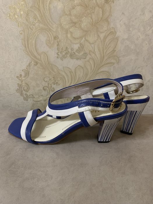 Продам босоножки