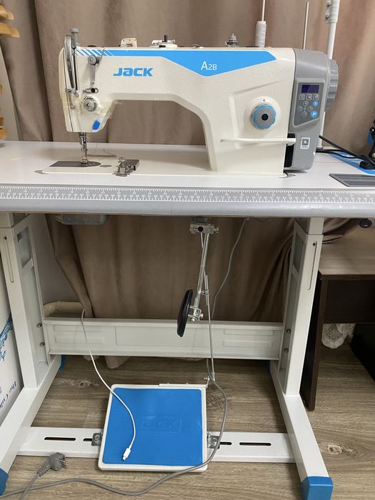 Продам швейную машинку jack