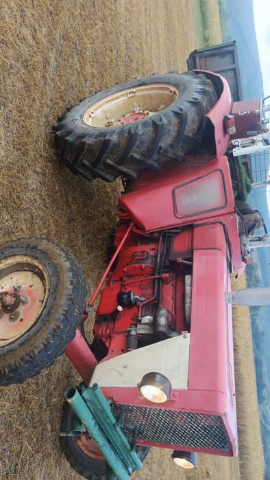 Vând/schimb tractor international 724