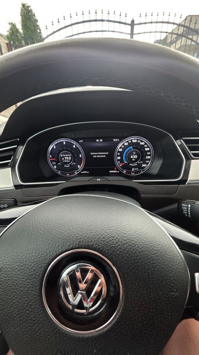 PASSAT  R-line 2015 1,6 tdi manual 8700e