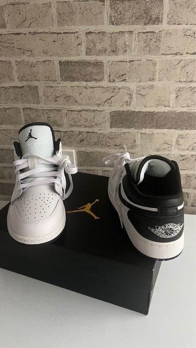 Air Jordan 1 Low Alb-Negru Damă
