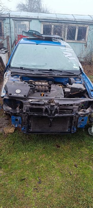 Продавам голф 4 1.6 SR двуврат на части