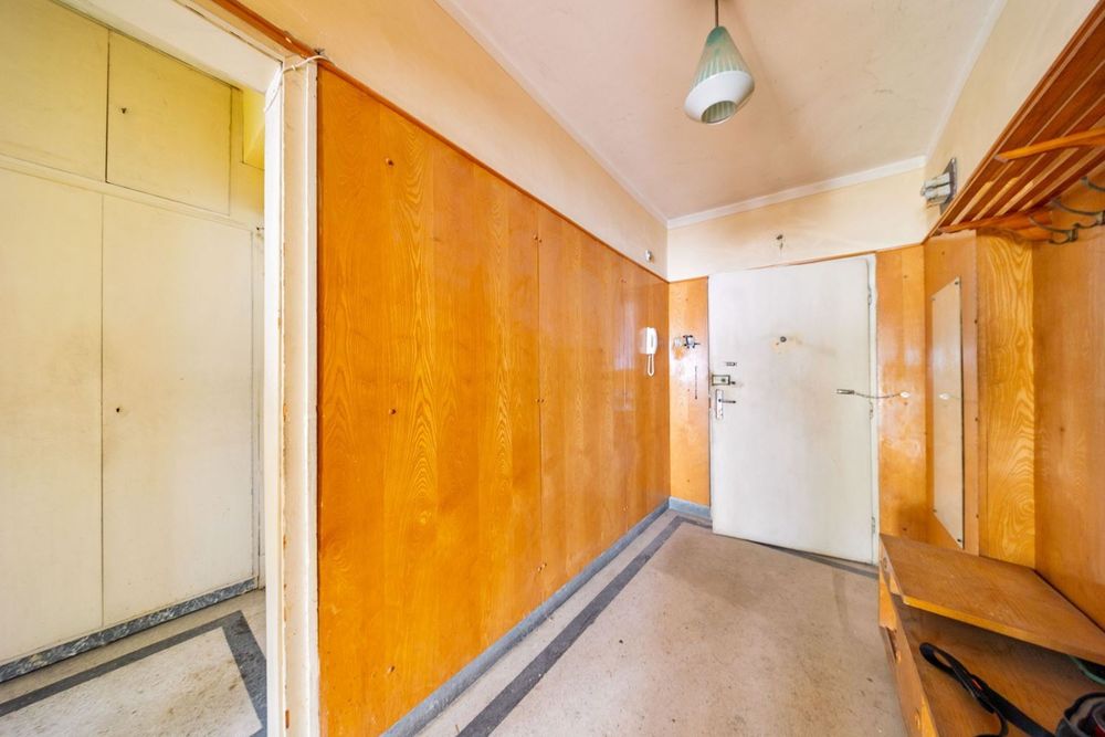 Продава се Тристаен апартамент в Плевен, Идеален център - 91 кв.м за 645 €/кв.м - Снимка #8