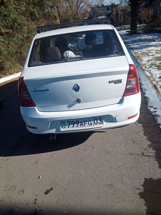 Продам машину Renault Logan