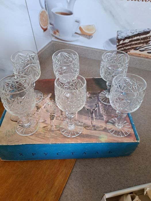 Хрустал рюмкалар.