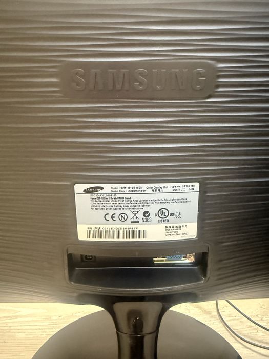 Компютър с монитор SAMSUNG