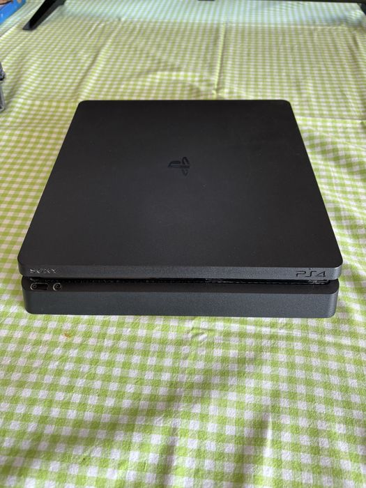 Playstation 4(ps 4) cu 4 controlere si 3 jocuri
