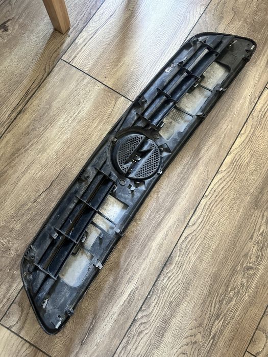 Предна решетка с емблема за Опел Мерива / Opel Meriva 2010