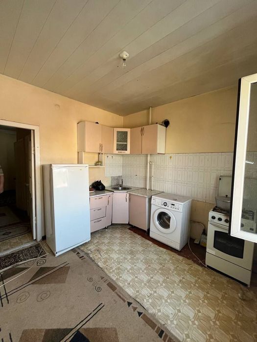 3/2/8 (2 этаж). Сергели 6. Дом кирпичный, квартира 80 м².