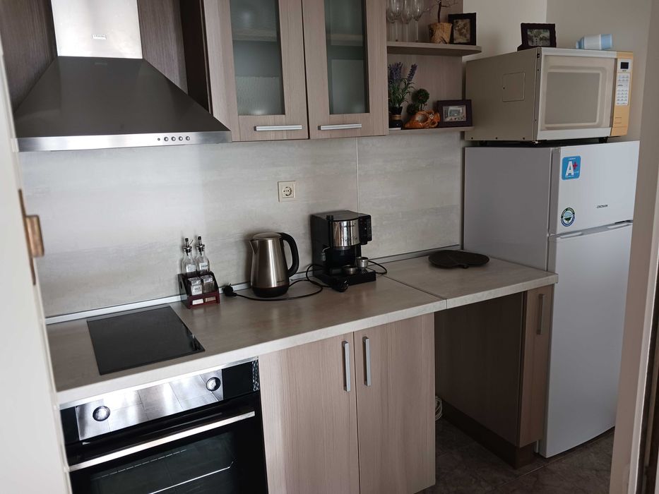 Дава се под наем Двустаен апартамент в Варна, Западна промишлена зона - 70 кв.м за 663 € - Снимка #2