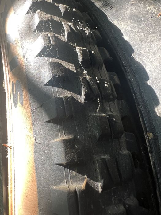 Vând cauciucuri Maxxis Assegai Minion Dhr ii 2 Dhf 27.5 2.35 2.4 2.5 2.6