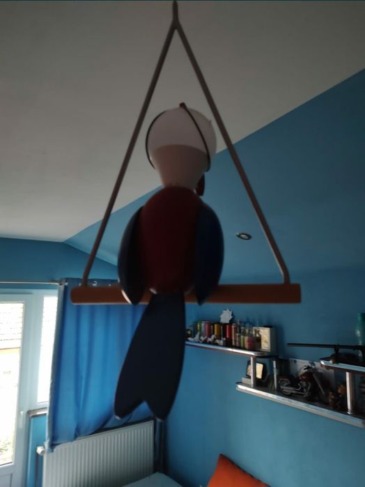 Candelabru/lustra pentru camera copiii tip pasăre.