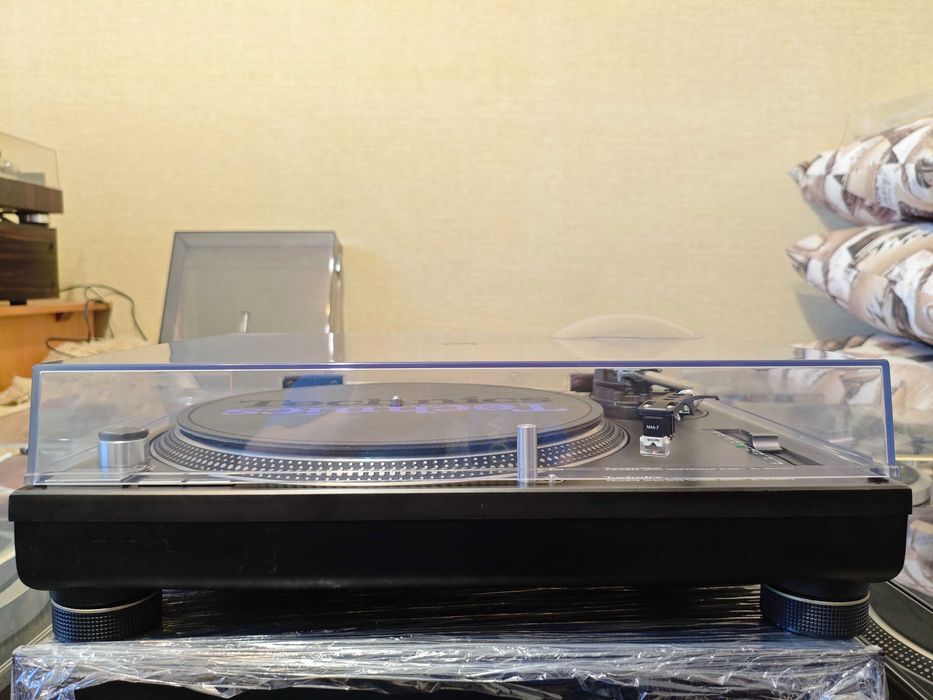 Проигрыватель виниловых дисков Technics SL-1200 mk3