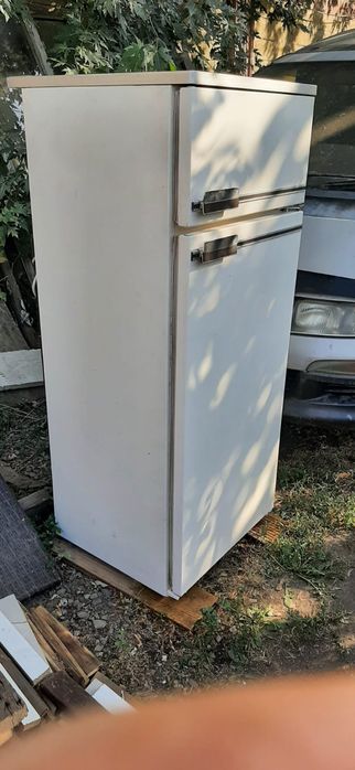 Двухкамерный холодильник "Бирюса"