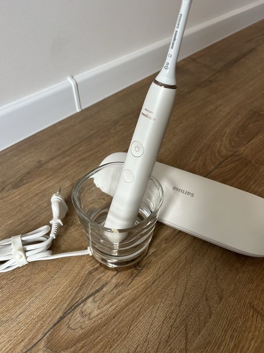 Четка и зарядни за  Philips Sonicare