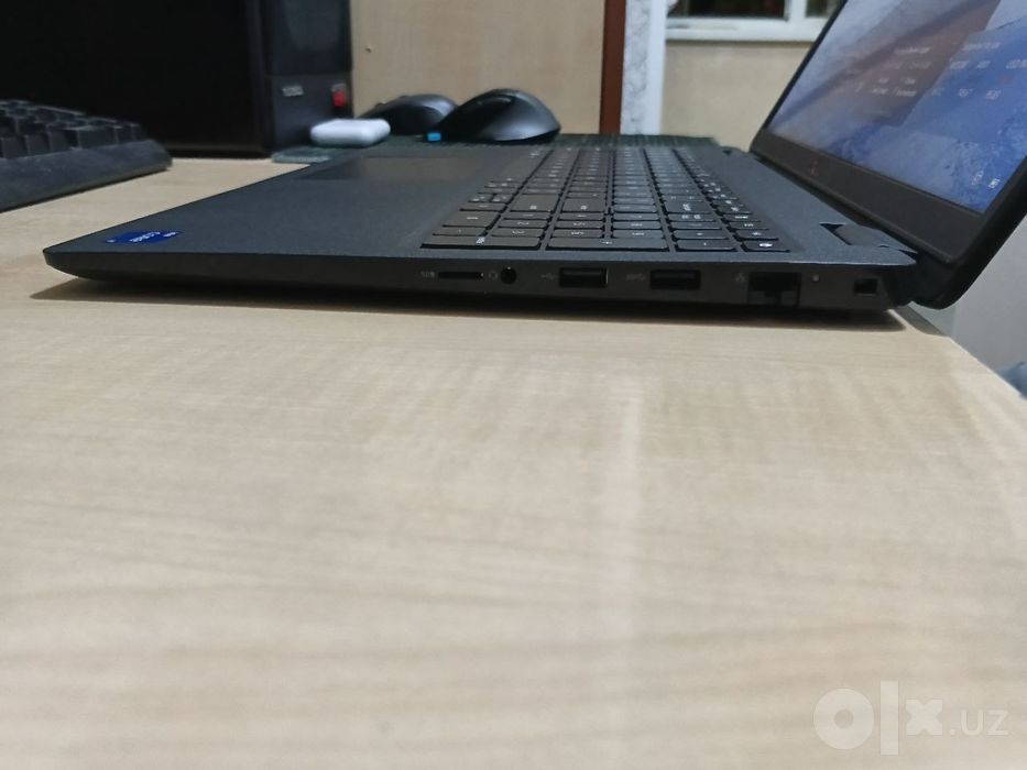 DELL Latitude 3520 15,6" IPS FHD/ CORE i7-1165G7/ 8GB DDR4/ 256GB NVMe