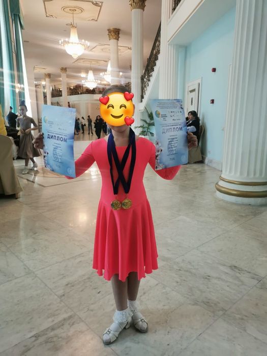 Продам бальные платья