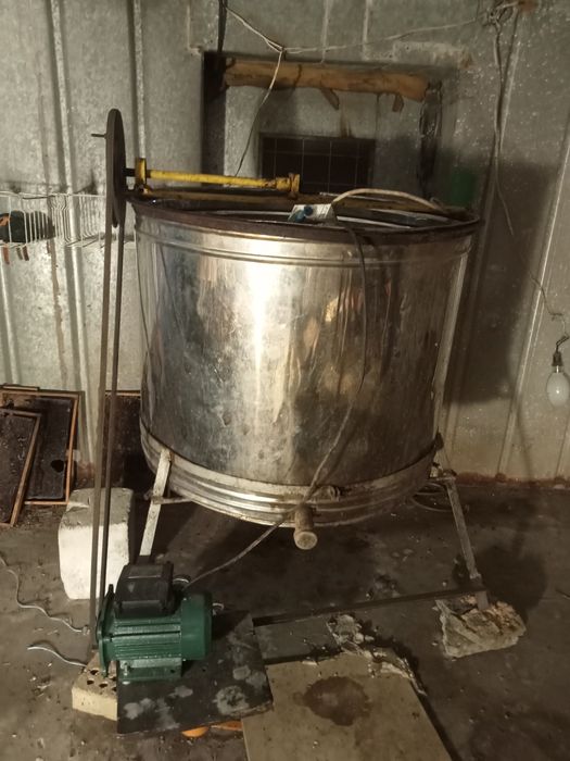 Центрофуга за мед