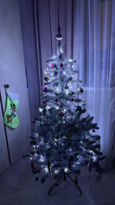 Продам елку с игрушками