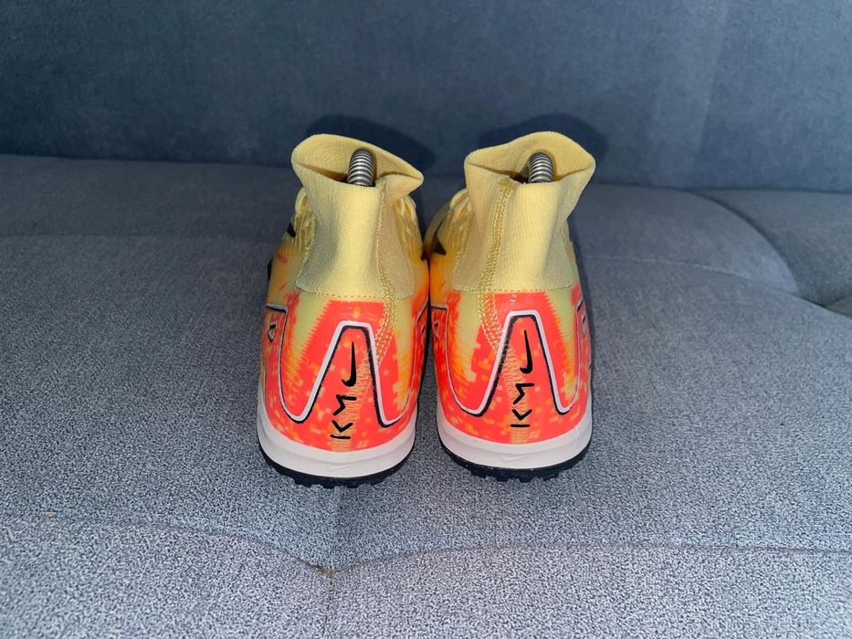 Ghete fotbal teren sintetic NIKE Kylian Mbape nr 36 și 37,5