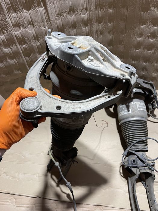 Perna aer fata Audi Q7 4L stanga dreapta 7L8616040 / 7L8616039 an 2009