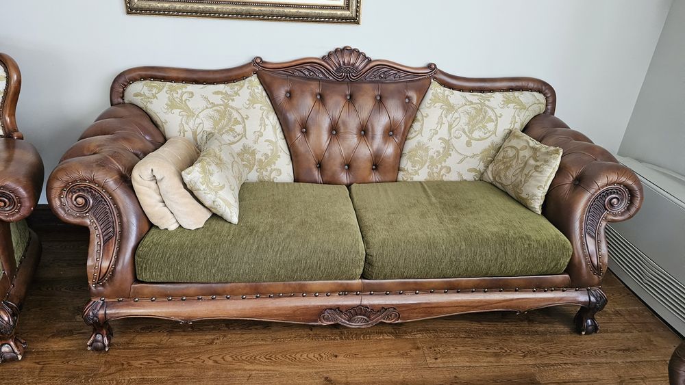 Кожен диван 2бр. + масичка