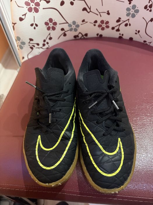 Футболни обувки