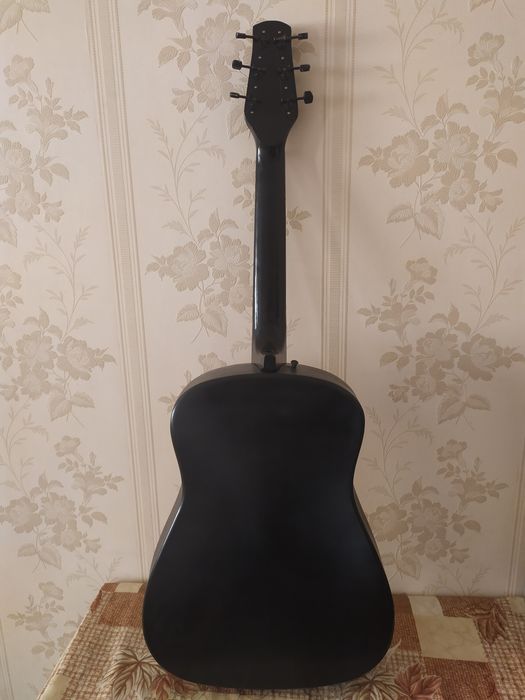 Продаю свою гитару.