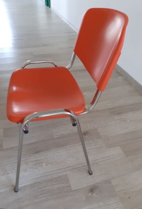 Scaune noi cu rame cromate culoarea rosu