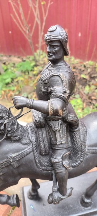 Statuie veche din Bronz
