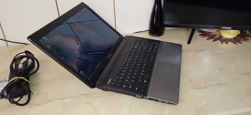 ASUS i7 3630QM 8Gb ddr3 2 placi video GT610 2GB SSD gaming laptop 15,6