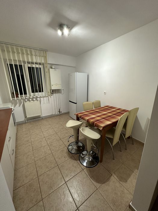 Inchiriez Apartament cu 2 camere, decomandat