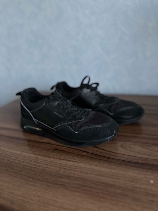 Продам кроссовки