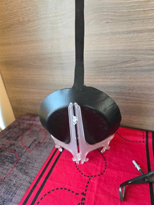 Чугунен тиган с рисунка