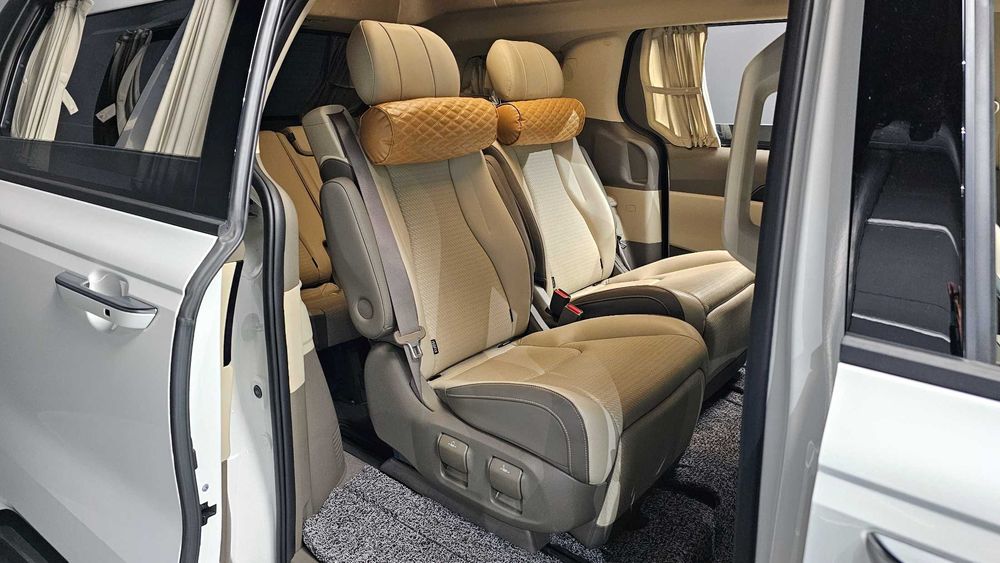 Kia Carnival Gasoline 7-Seater Hi-Limousine Signature