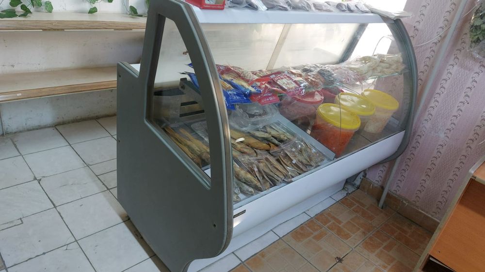 Продам витринный холодильник