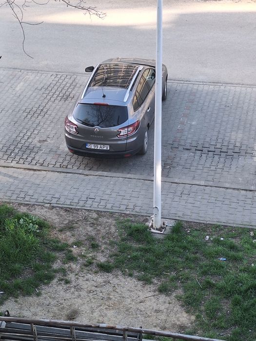 Vând Renault Megan 3 2010...motor 1.5 dci  0756621685