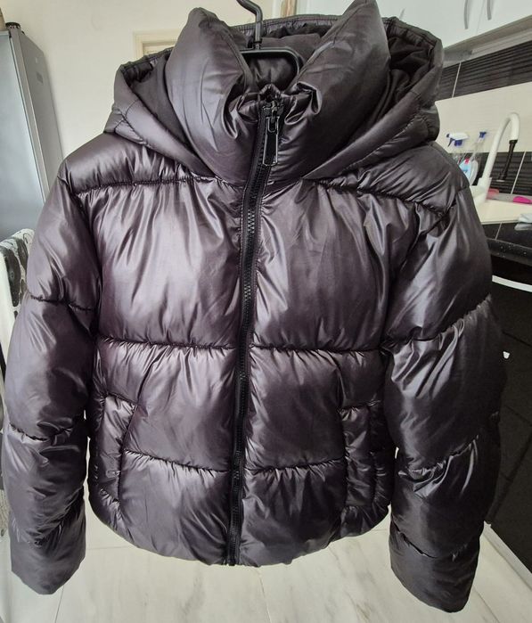 Geacă H&M neagră, mărimea S – NOUĂ (nepurtată)