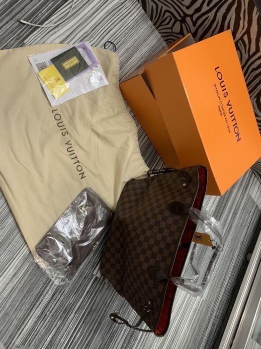 Geanta Louis Vuitton/Piele naturală,nu eco.Cod AUTENTICITATE interior