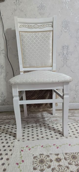Белая стулья 8 штук