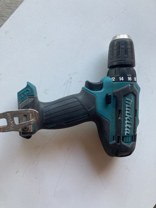 Autofiletanta Makita 10,8v  DF 331D  doar corp