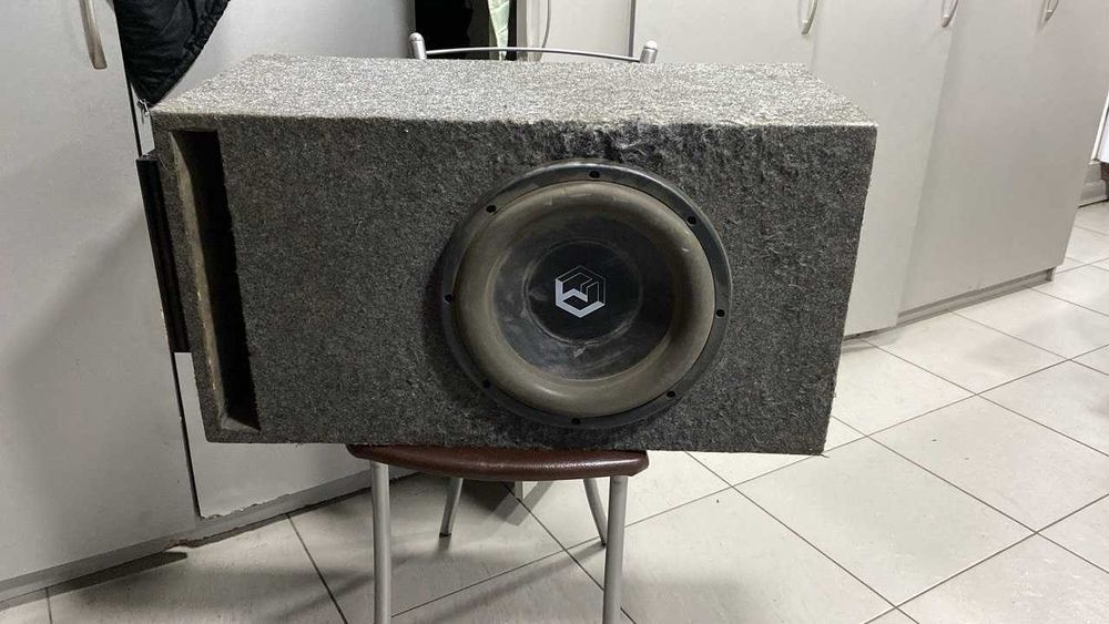 Продам сабвуфер+усилитель