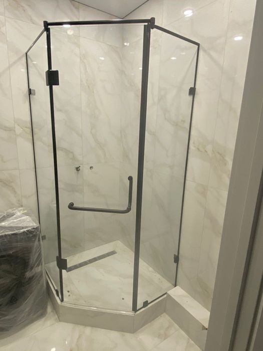 Душ, лофт, перила, зеркала